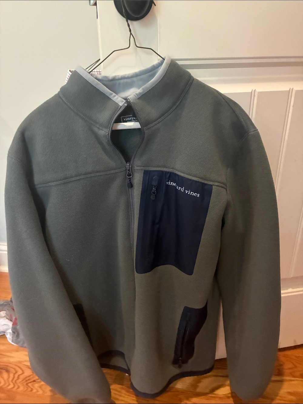 Vineyard Vines Gray Fleece Jacket with Navy Chest Pocket. Size L.